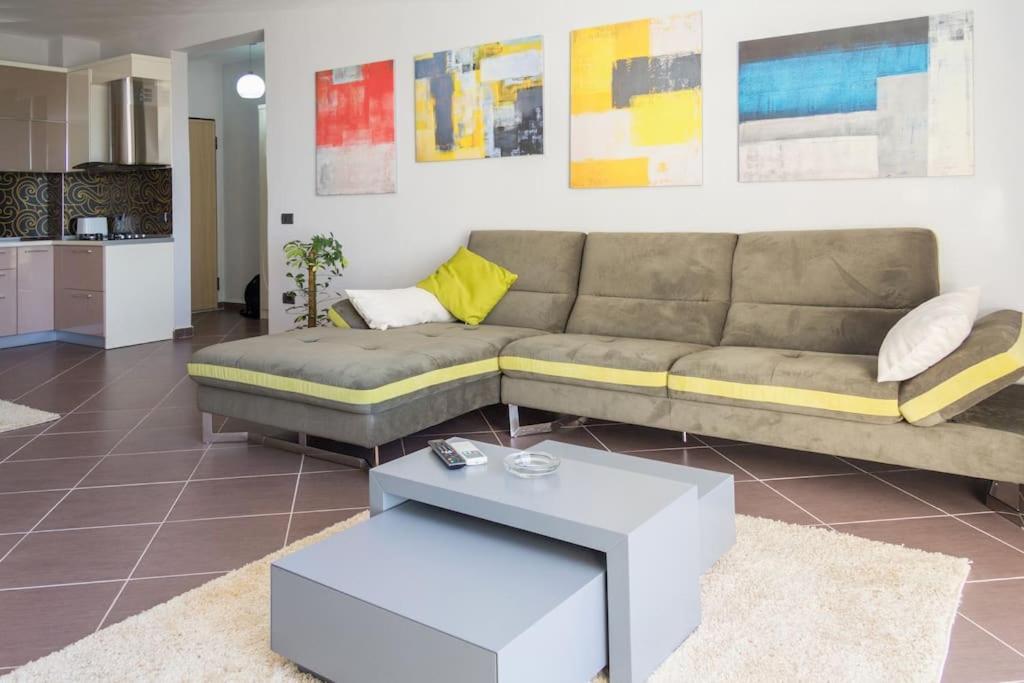 Exclusive Apartment Tirana Exteriör bild