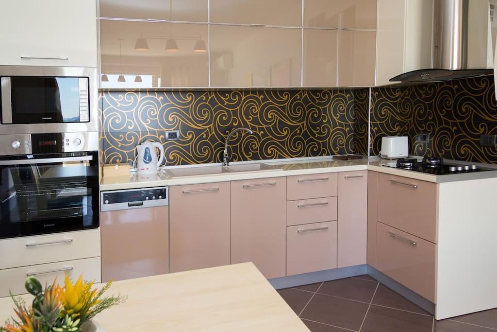 Exclusive Apartment Tirana Exteriör bild